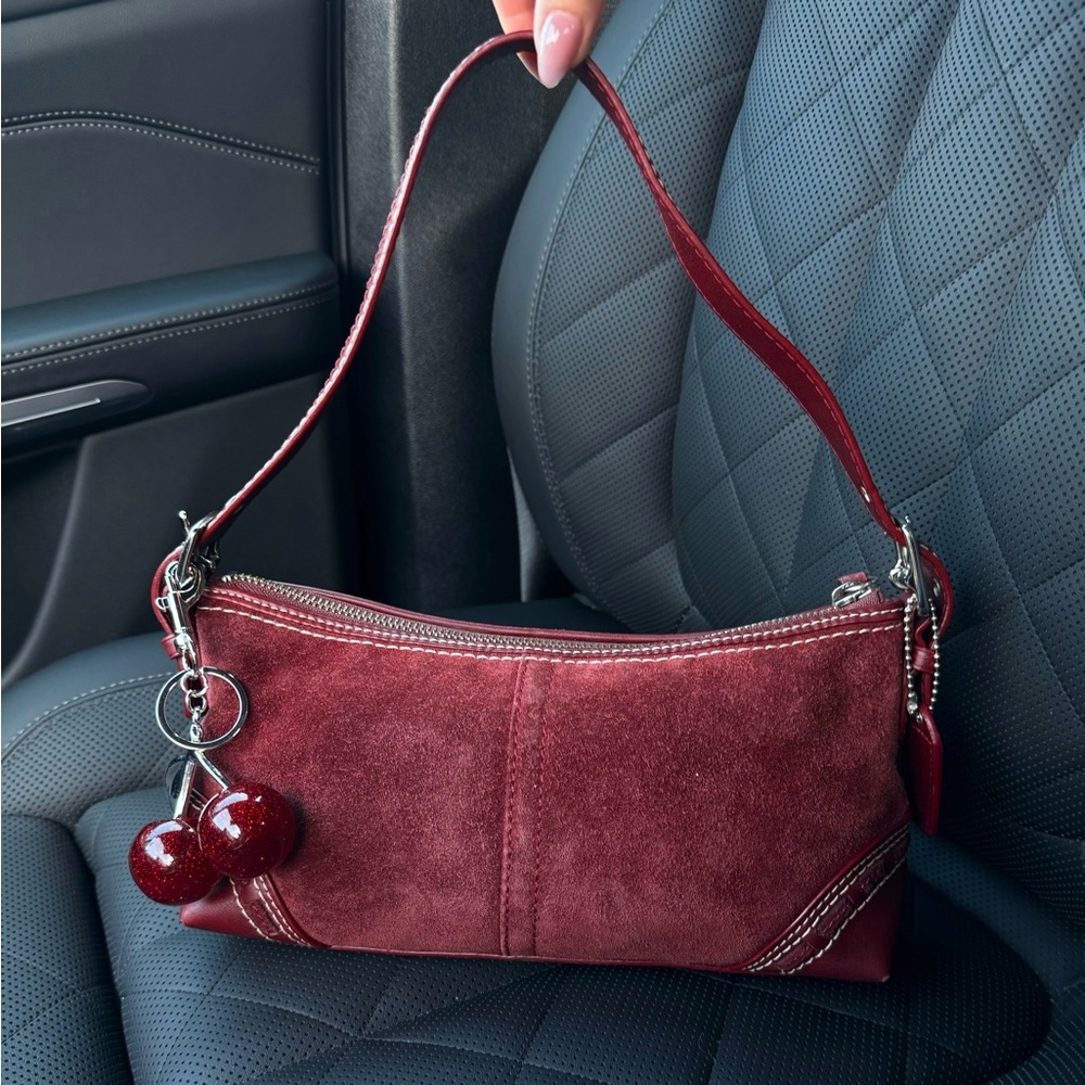 SOLD‼️
Coach Red Suede East West Baguette
Shoulder Bag